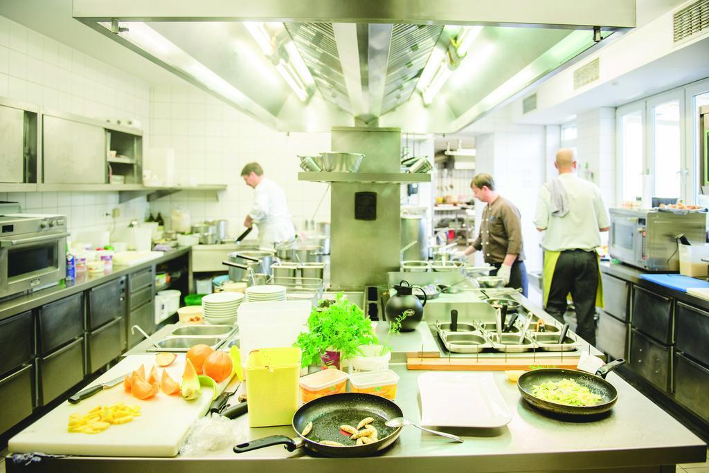Hotel & Restaurant Zum Vater Rhein Monheim am Rhein ภายนอก รูปภาพ