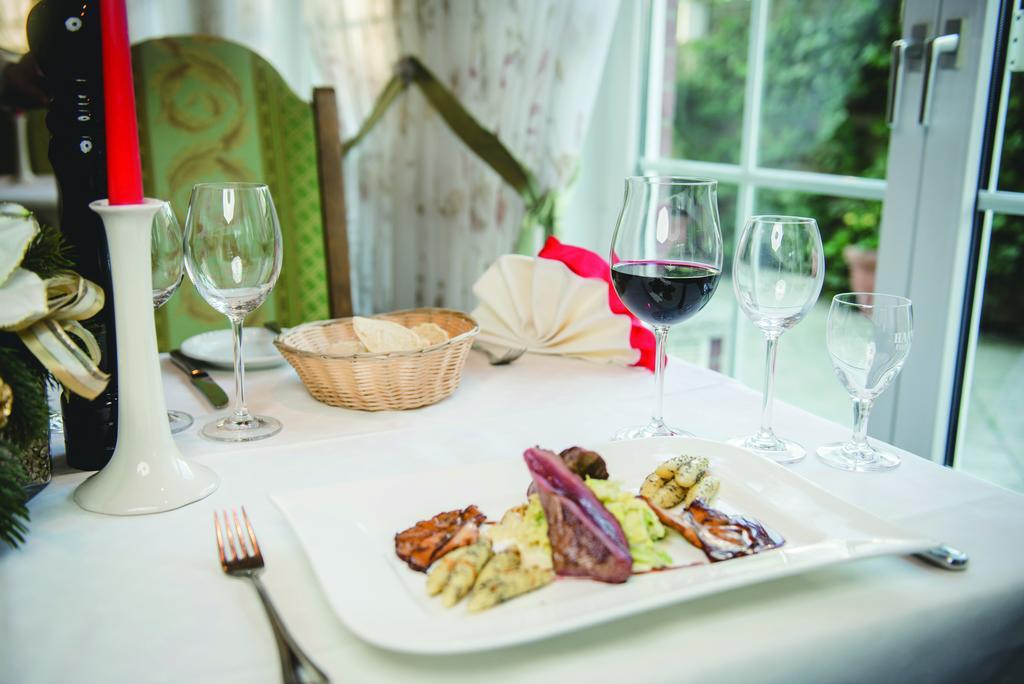 Hotel & Restaurant Zum Vater Rhein Monheim am Rhein ภายนอก รูปภาพ