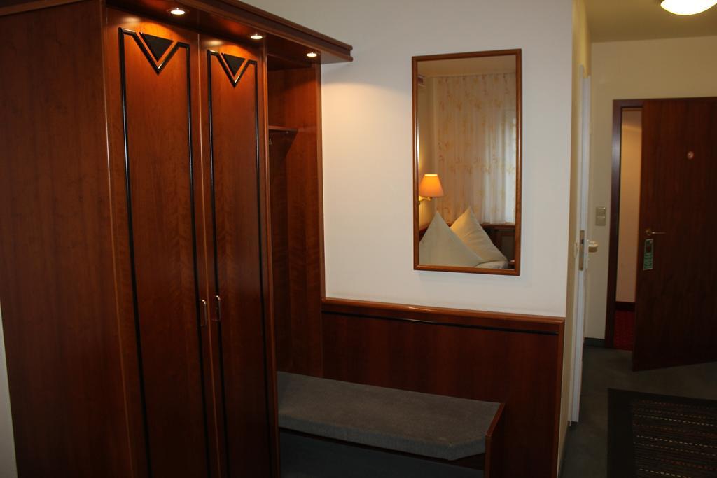 Hotel & Restaurant Zum Vater Rhein Monheim am Rhein ห้อง รูปภาพ
