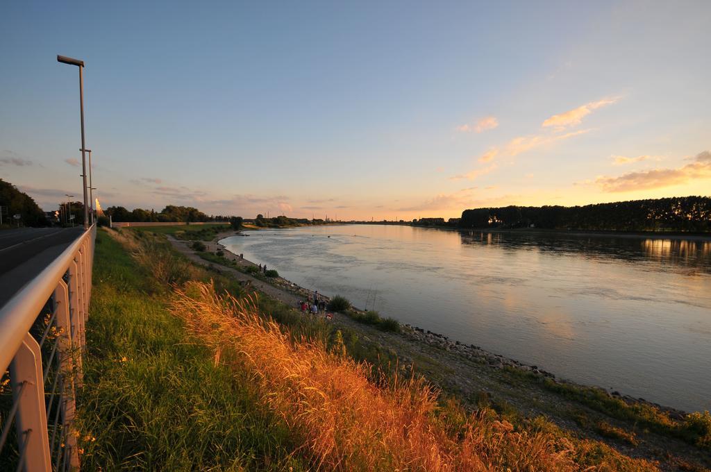 Hotel & Restaurant Zum Vater Rhein Monheim am Rhein ภายนอก รูปภาพ