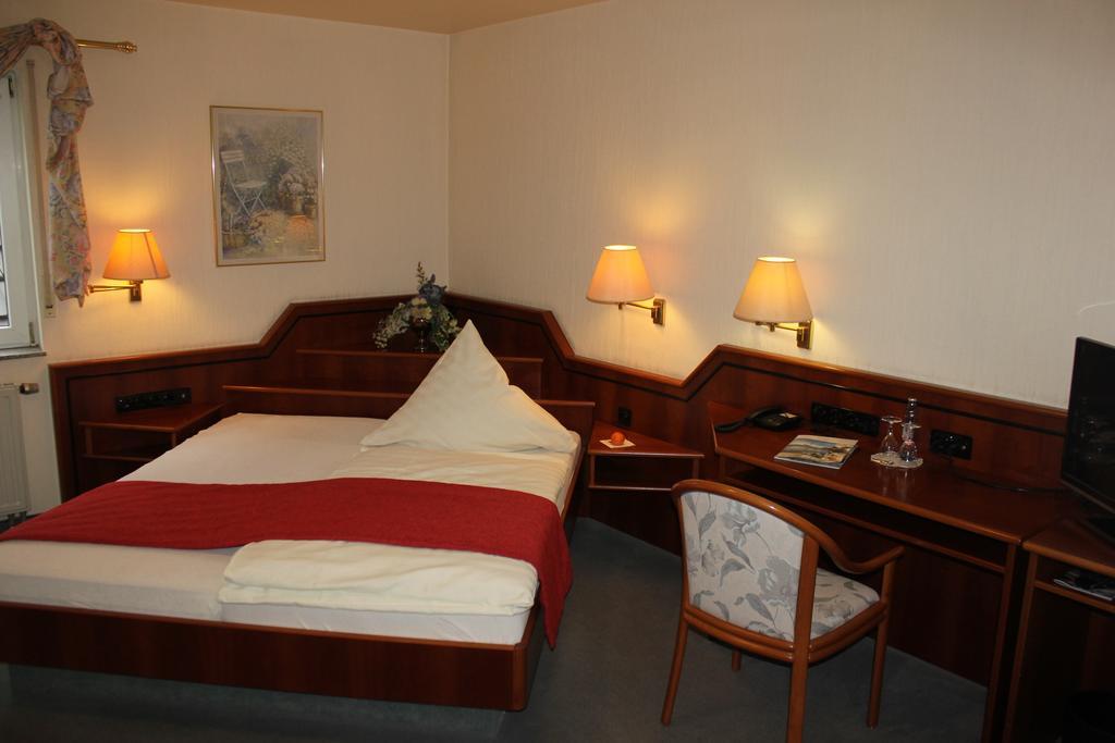 Hotel & Restaurant Zum Vater Rhein Monheim am Rhein ห้อง รูปภาพ